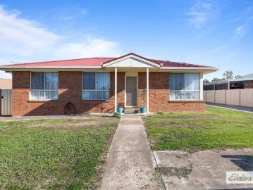 Affordable & Immaculate Central Brick Unit