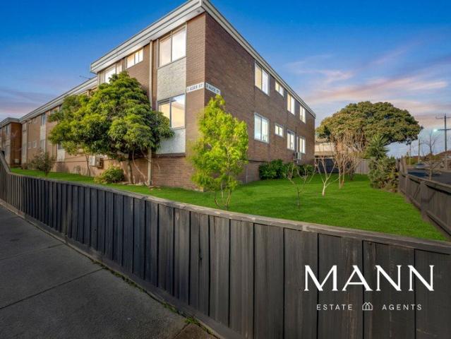 Affordable Inner North Living Pristine Apartment with Park Like Surrounds