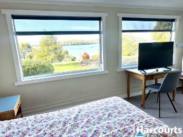 Studio to rent in Beauty Point, West Tamar - Equipped kitchen