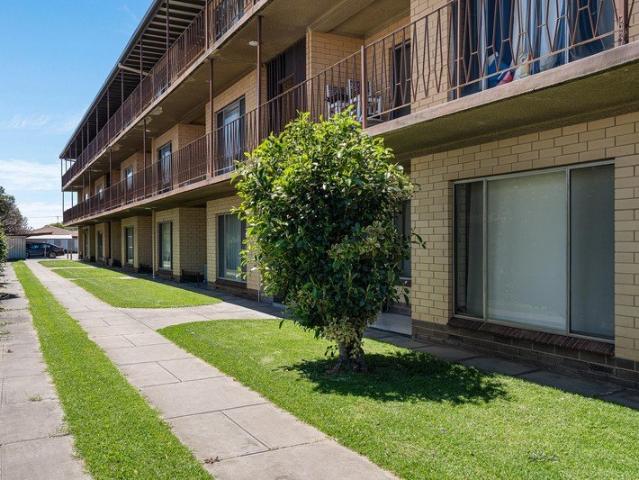 Affordable Living in a Convenient Location Perfect for First Home Buyers or Investors!