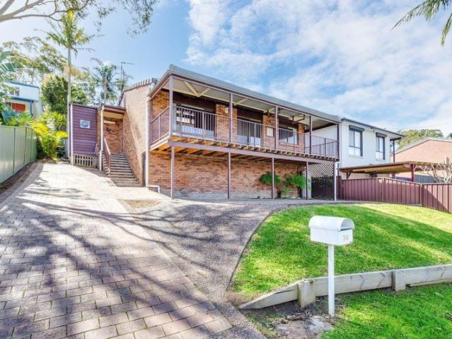 AFFORDABLE LIVING IN A QUIET LAKESIDE LOCATION!