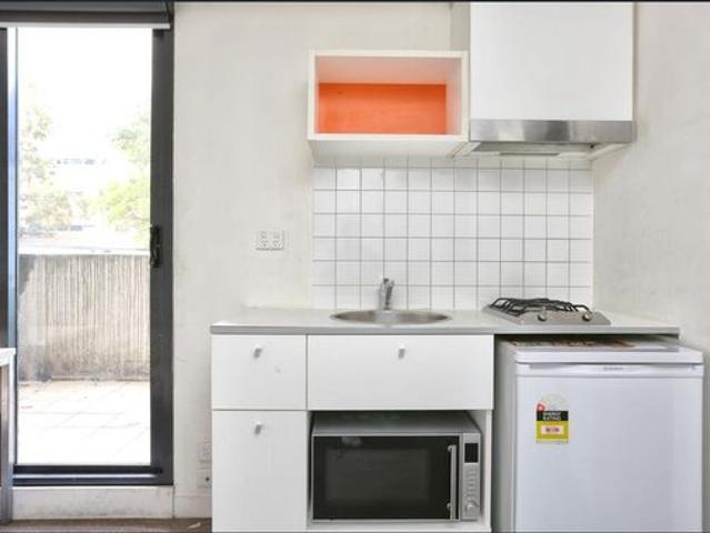 AFFORDABLE, LOW MAINTENANCE LIVING FURNISHED WALK TO SWINBURNE UNIVERSITY!