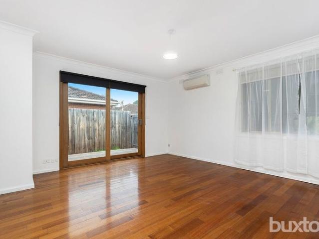 Affordable Parkdale Lifestyle Opportunity
