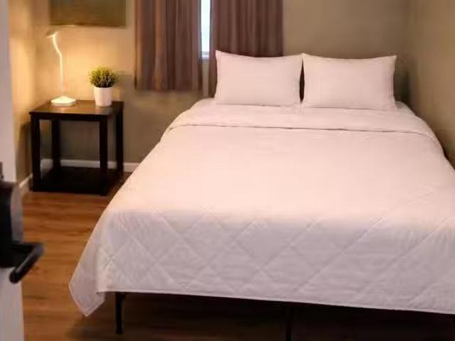 Affordable Private Room Safe, Cozy Home Top Rated Host id..