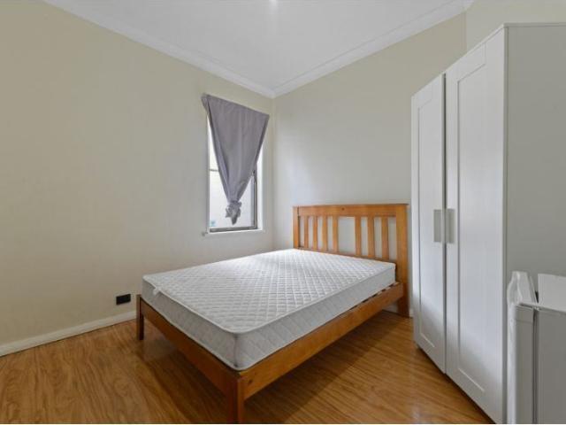 Affordable Room in Conveniently Located Guest House