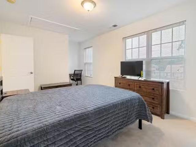 Affordable Room Ideal WFH/Traveling Professionals for Rent in.