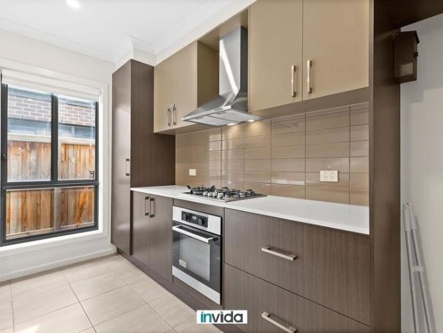 AFFORDABLE, STRESS FREE LIVING PRIVATE, SECURE, FURNISHED ROOM WITH KITCHENETTE & ENSUITE BILLS, INTERNET INCLUDED IN RENT! WERRIBEE SHARED HOUSE