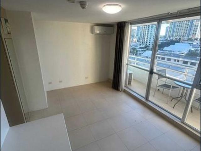 STUDIO UNIT WITH VIEWS