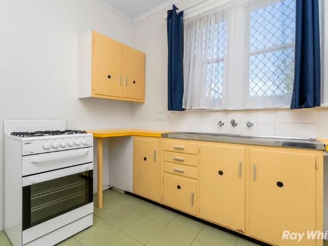 Affordable Studio Apartment Close to Shops, Schools & TAFE