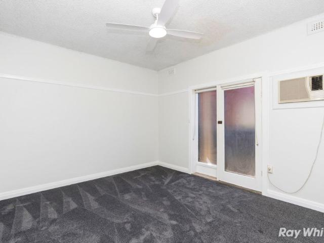 Affordable Studio Apartment Close to Shops, Schools & TAFE