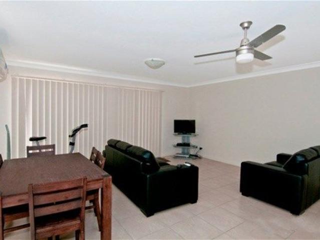 Affordable Studio Apartment in Loganlea suitable for one person