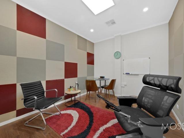Affordable Single Level Shop with Residence in the Heart of Reservoir
