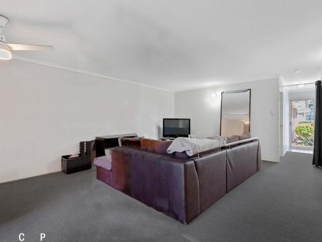 AFFORDABLE SPACIOUS AND PERFECTLY LOCATED UNIT!