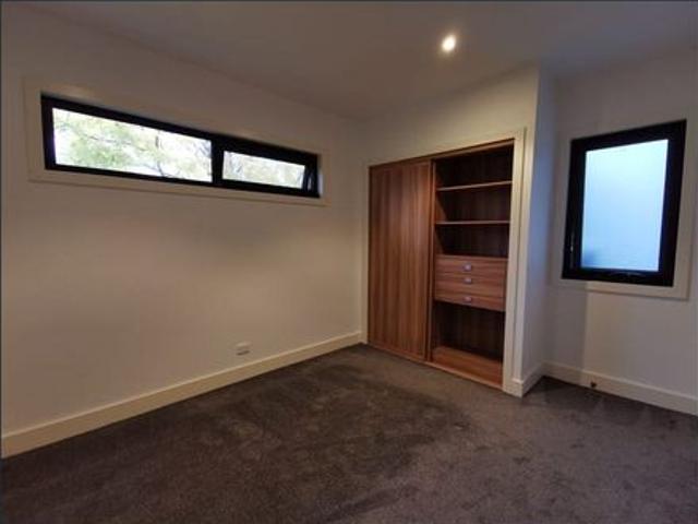 Affordable Spacious home Close to Springvale Station!
