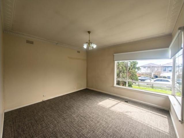 AFFORDABLE THREE BEDROOM HOUSE IN OAKLEIGH EAST