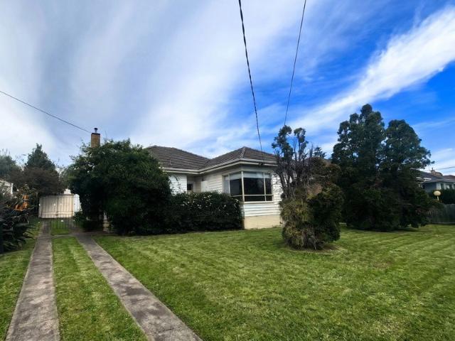AFFORDABLE THREE BEDROOM HOUSE IN OAKLEIGH EAST