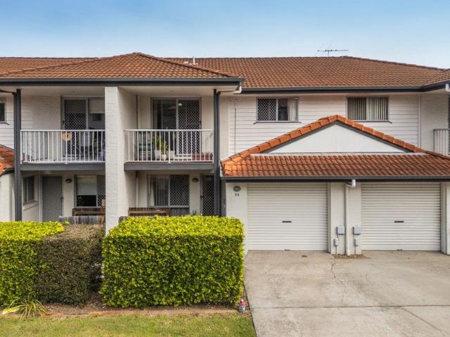 AFFORDABLE TOWNHOUSE WITH 4 AIR CONS!