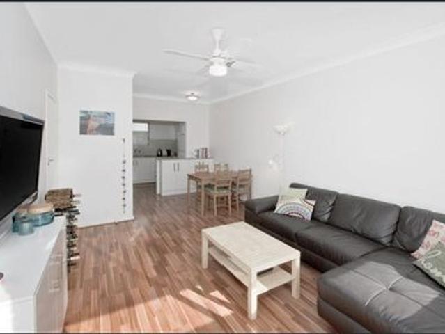 Affordable Unit in Beachside Suburb