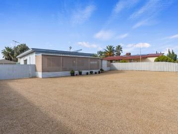 Affordable Weekend Escape on a Generous 911m² Low Maintenance Allotment