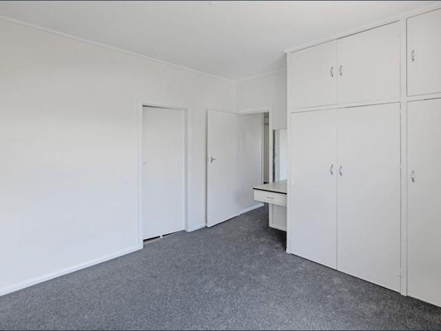 Affordable 1 Bedroom Flat in a Convenient Location