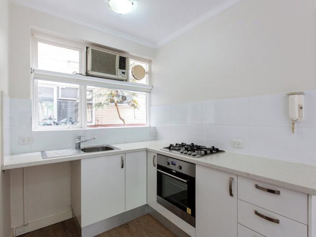 Affordable 1 Bedroom Living in the Heart of Prahran with Bills included