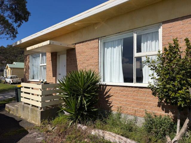 Affordable 2 Bedroom Cottage with Sea Views