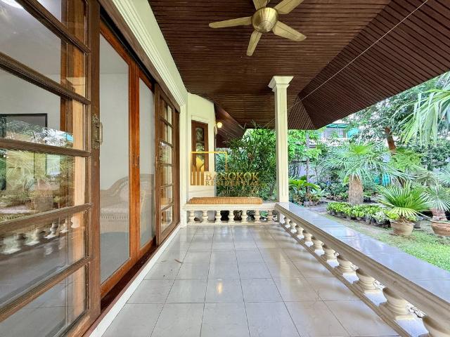 Affordable 2 Bedroom House For Rent in Ekkamai Area BR28339SH