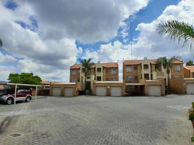 value buy! 2 bed apartment with encl.