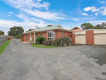 AFFORDABLE 3BR BRICK WITH DOUBLE GARAGE