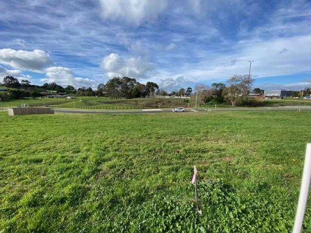 AFFORDABLE 463m2 BLOCK IN THE OAKS AT POOWONG TITLE SOON BUILD YOUR NEW HOME