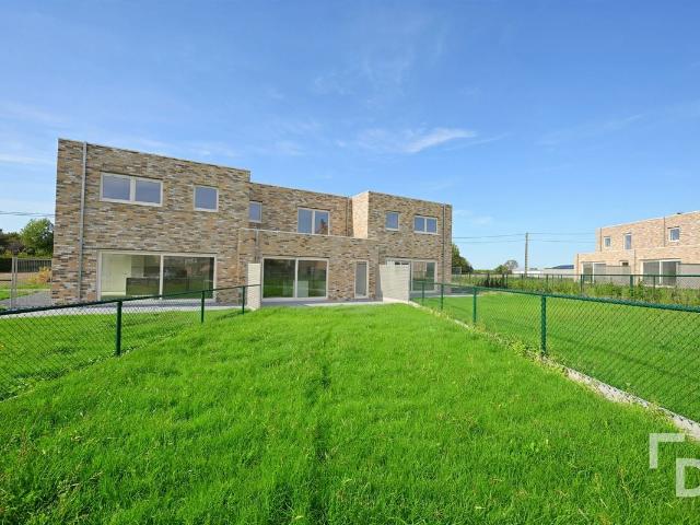 Afgewerkte nieuwbouwwoning te huur in hartje Proven