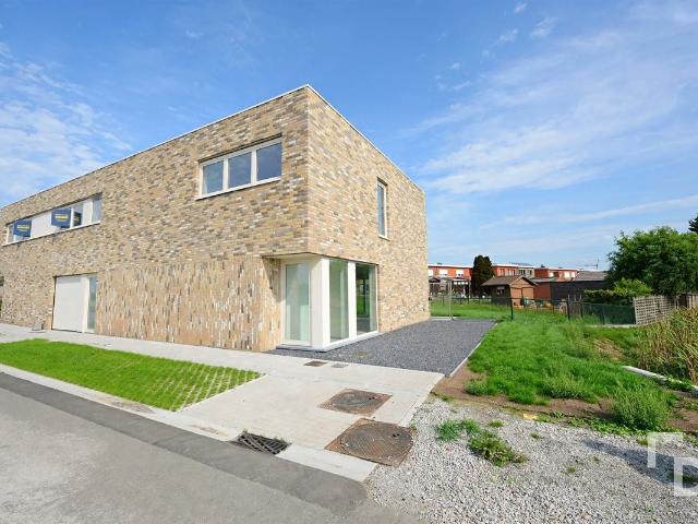 Afgewerkte nieuwbouwwoning in hartje Proven