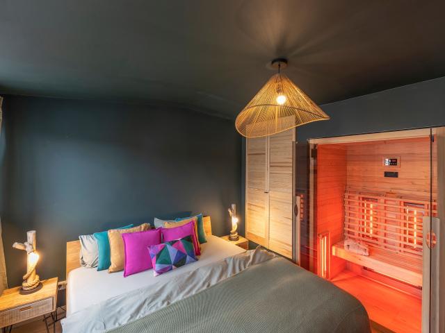 Africa Lodge with infra red sauna, cleaning services included