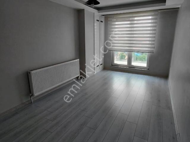 Afyon Tez Can Emlaktan Karamanda Kısmı Eşyalı 1+1 Kiralık Daire