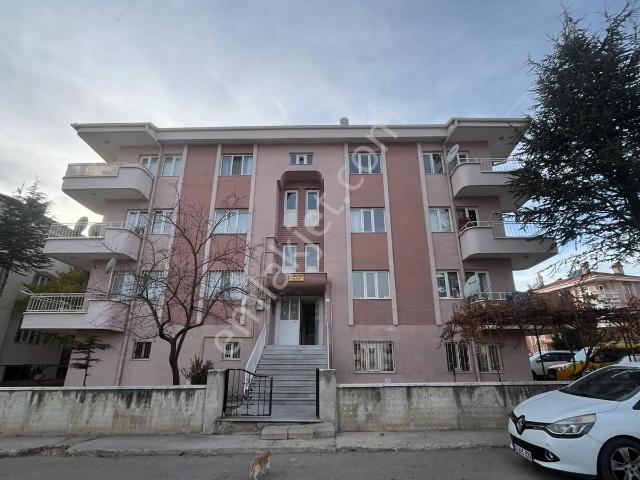 Afyon Üçok Emlaktan Mareşal F Çakmak Mah Satılık 3+1 Daire