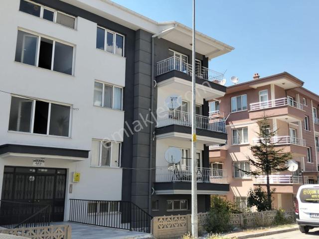 Afyon Üçok Emlaktan Nazmi Saatçi Mah 3+1 110m² Temiz Bakımlı Satılık Daire