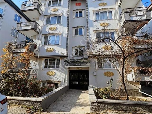 Afyon Üçok Emlaktan İstiklal Mah Satılık 3+1 Bakımlı Daire