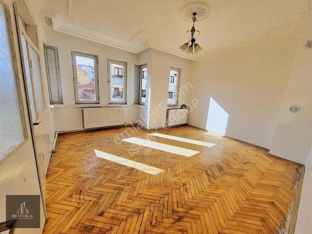 Afyon Cumhuriyet Mahallesinde 3+1 Kiralık Daire