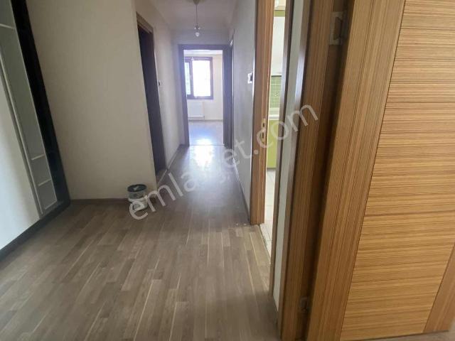 Afyon Özsu Emlak'tan Mecidiye'de Kiralık Geniş 2+1 Daire