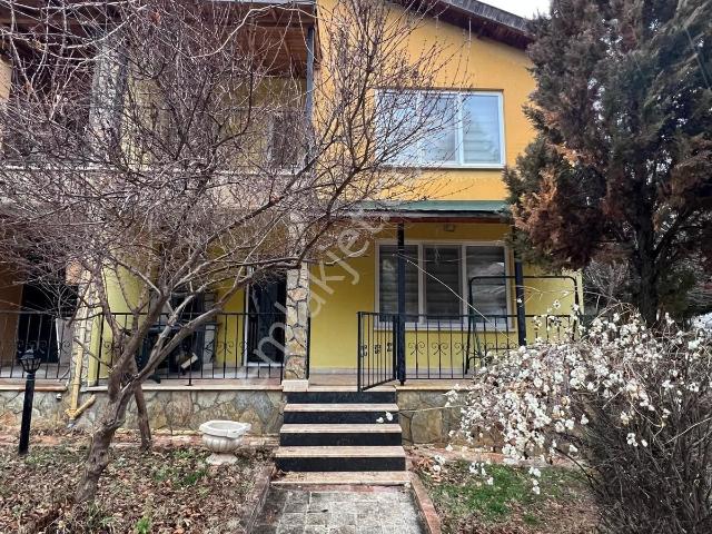 Afyon Özsu Emlak'tan Gazlıgöl'de Bakımlı Satılık Villa