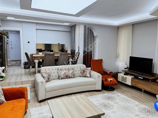 Afyon Özsu Emlak'tan Uydukent Te Site İçi Lüks Satılık 3+1 Daire