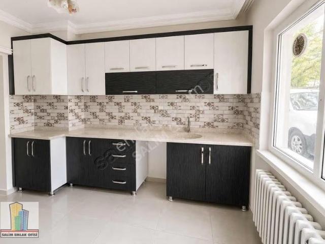 Afyonkarahisar'da Yeni Tadilatlı, Mesken Tapulu 3+1 Daire