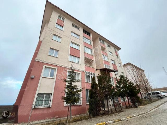 Çakı Yapı Emlaktan Kiracılar Tokide Satılık 3+1 Daire