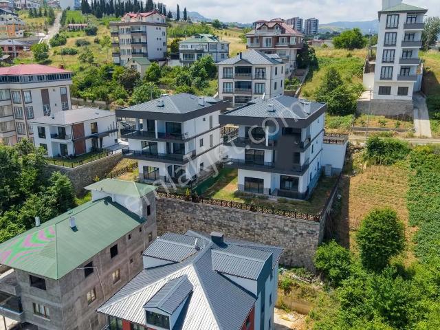 Akçaabat Yaylacık'ta Satılık Lüks 5+1 Tripleks İkiz Villa