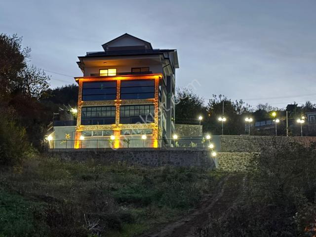 Akçaabat Deniz Manzaralı 5 Katlı Özel Yapım Satılık Villa