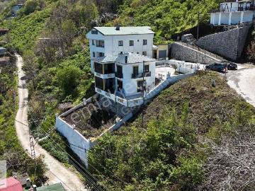 Akçaabat'ta Deniz Manzaralı Satılık 3+1 Villa 400m² Arsa