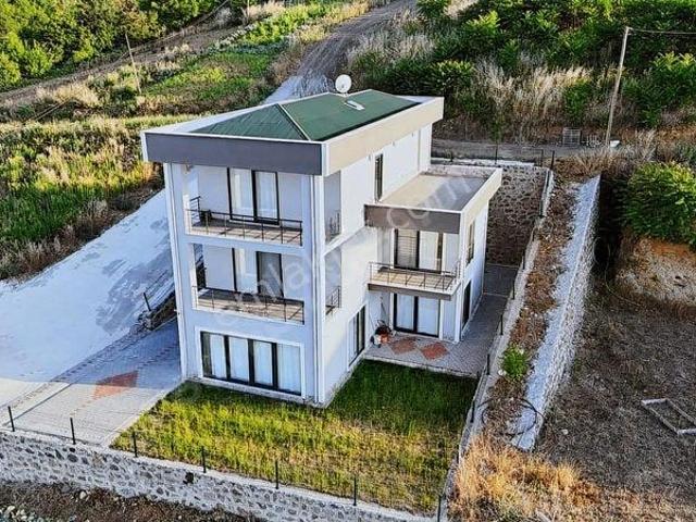 Akçaabat'ta Deniz.doğa Ve Liman Manzarası İle Sıfır Villa