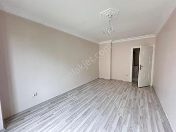 Akçadağ Gayrimenkul'den Cadde Üzeri Ferah Daire