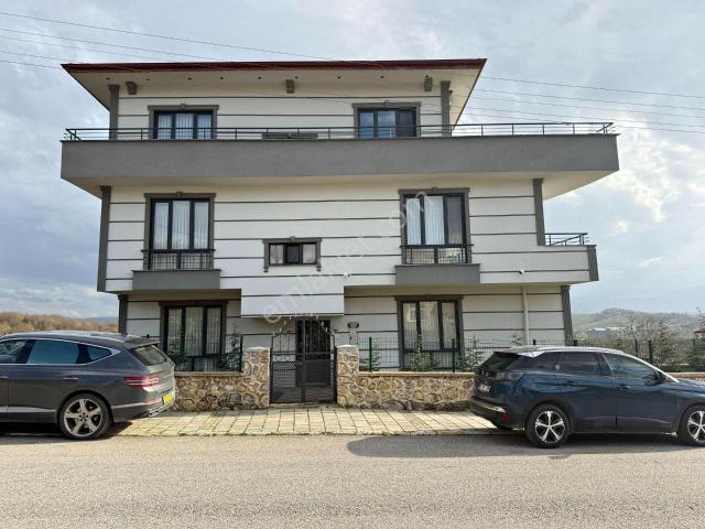 Nv Gayrimenkul | Akçakoca'da 6+2 453 M² Satılık Tripleks Villa