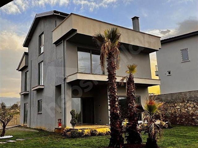 AKÇAKOCA OSMANİYEDE DENİZ MANZARALI SIFIRSATILIK VİLLA